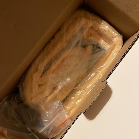 Brand New Heated Pillow Cover 18”x18” Yellow Gray Heating Pad Back Pain Relief - Picture 15 of 16